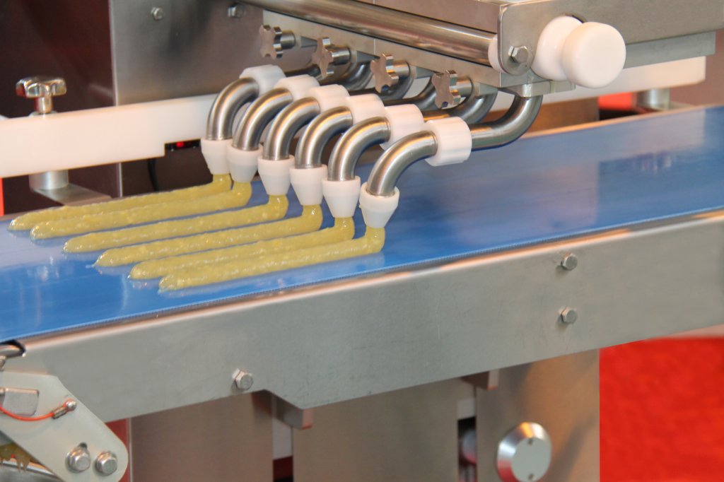 Food Processing Extruding Apparatus